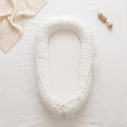 Halo winged baby nest, white, product photo